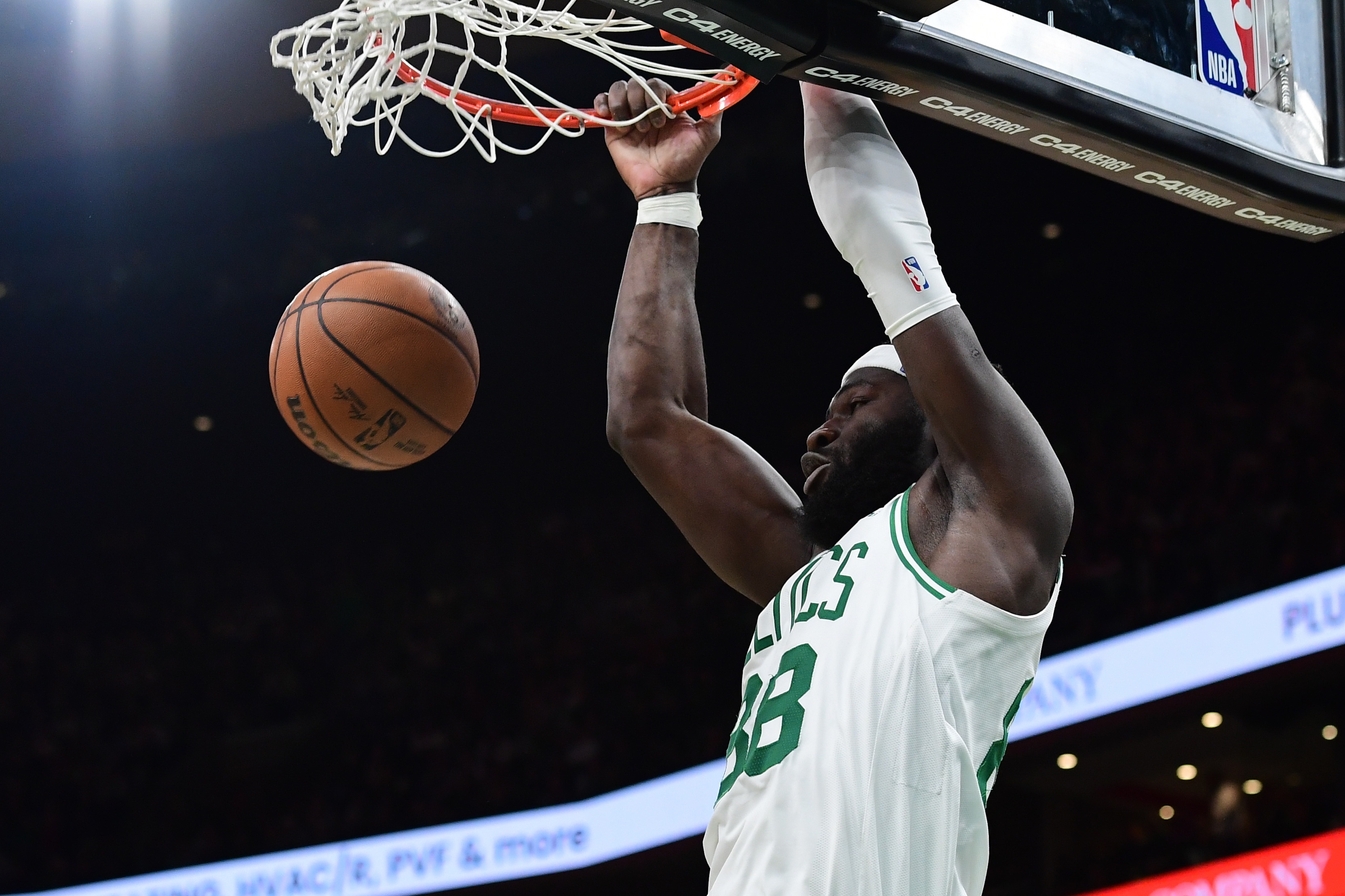 开云体育-效率很高！科塔9投7中砍下15分8篮板2助攻2抢断1盖帽