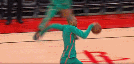 开云体育-文班赛前热身扣坏了篮筐，马刺全队提前回更衣室了