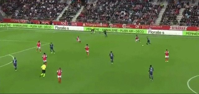 开云APP-【早报】梅西首秀体验功夫足球！热刺枪手“包围”英超