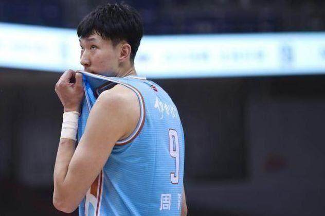 开云APP-【早报】梅西首秀体验功夫足球！热刺枪手“包围”英超